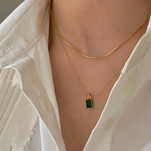 Green emerald necklace, Emerald Necklace, green gem necklace, layered necklace - Picture 3 of 5